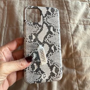 11 pro max snakeskin loopy case with bag